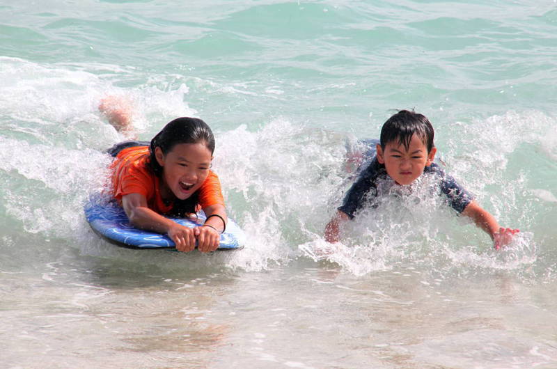 自然の中で楽しむ子ども達